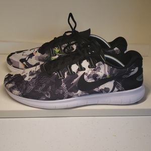 Nike Free RN Shoes